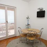 With A Parking Space - 6667 * Makarska