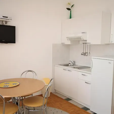Apartamento With A Parking Space - 6667 Makarska
